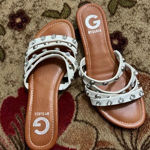 EUC white Guess sandals size 7.5